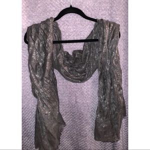 Metallic detail scarf